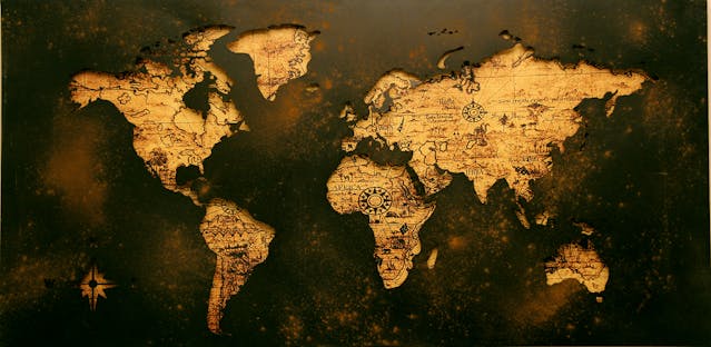 Mapa antiguo del mundo con estilo vintage en tonos sepia, ideal para contenidos de viajes, rutas históricas o exploración global.